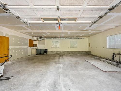 4974 Cotton Rd, Courtenay, BC - Indoor Photo Showing Garage