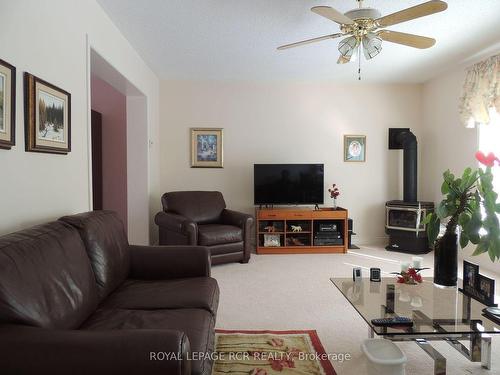 523635 Concession 12 Rd, West Grey, ON - Indoor Photo Showing Living Room