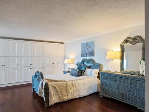 201-640 Montreal St, Victoria, BC - Indoor Photo Showing Bedroom