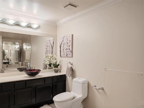 201-640 Montreal St, Victoria, BC - Indoor Photo Showing Bathroom