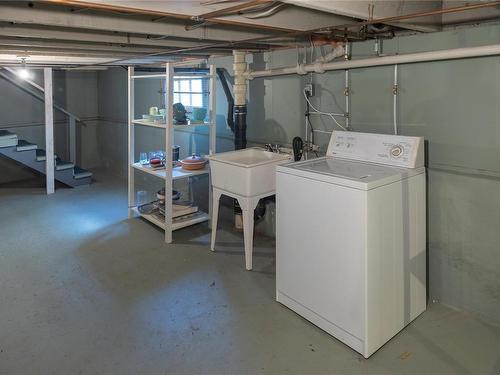 320 Linden Ave, Victoria, BC - Indoor Photo Showing Laundry Room