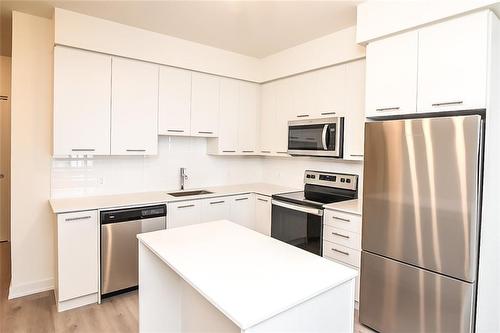 385 Winston Road|Unit #307, Grimsby, ON - Indoor Photo Showing Kitchen With Upgraded Kitchen