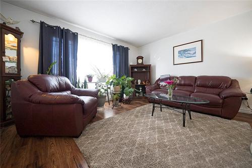 69 Cranbrook Drive, Hamilton, ON - Indoor Photo Showing Living Room