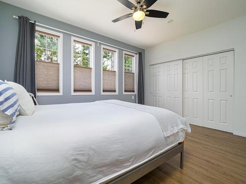 1519 Spruce Drive, Golden, BC - Indoor Photo Showing Bedroom