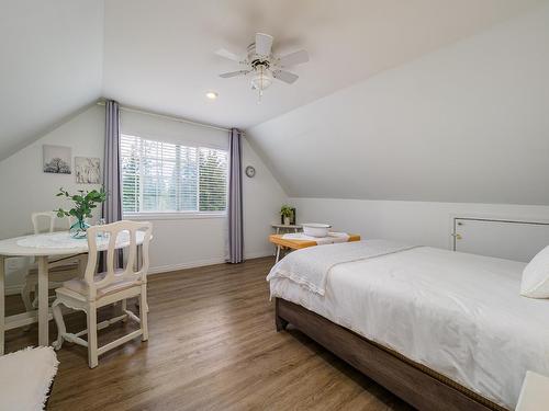1519 Spruce Drive, Golden, BC - Indoor Photo Showing Bedroom