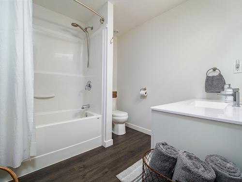 1519 Spruce Drive, Golden, BC - Indoor Photo Showing Bathroom