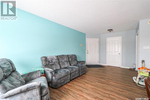 103 30 Russell Drive, Yorkton, SK - Indoor Photo Showing Living Room