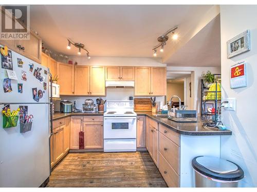 813 Regent Avenue, Enderby, BC - Indoor Photo Showing Kitchen