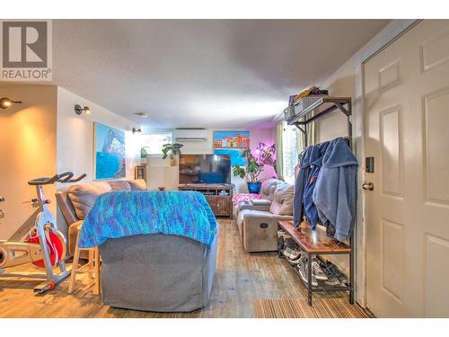 813 Regent Avenue, Enderby, BC - Indoor Photo Showing Living Room