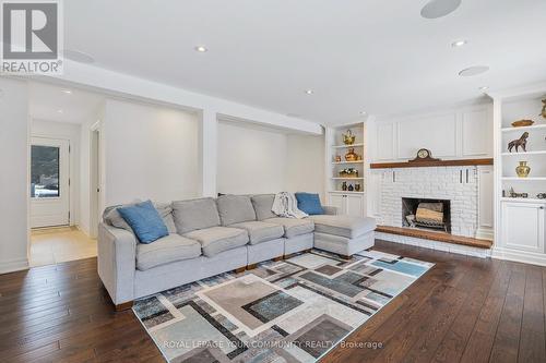 45 Cynthia Cres, Richmond Hill, ON - Indoor Photo Showing Living Room With Fireplace
