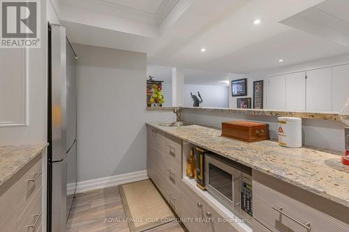 45 Cynthia Cres, Richmond Hill, ON - Indoor Photo Showing Kitchen