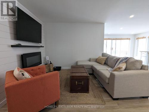 1145 Ramara 47 Road, Ramara, ON - Indoor Photo Showing Living Room