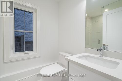 38 Mark Street, Aurora, ON - Indoor Photo Showing Bathroom