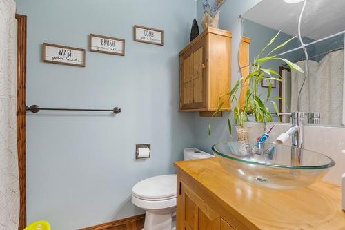 144 Chase Rd, Christina Lake, BC - Indoor Photo Showing Bathroom