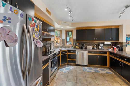 144 Chase Rd, Christina Lake, BC - Indoor Photo Showing Kitchen