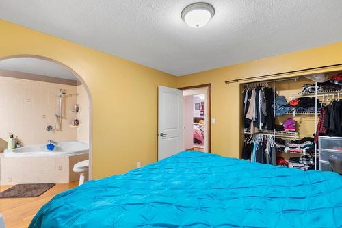 144 Chase Rd, Christina Lake, BC - Indoor Photo Showing Bedroom