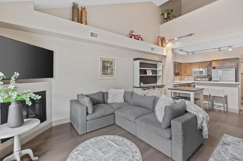 306 - 5570 Broadwater Rd, Robson, BC - Indoor Photo Showing Living Room With Fireplace