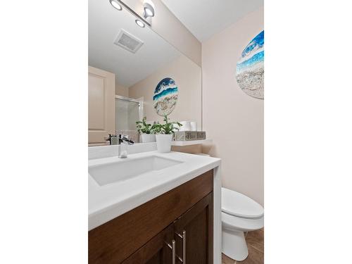 306 - 5570 Broadwater Rd, Robson, BC - Indoor Photo Showing Bathroom