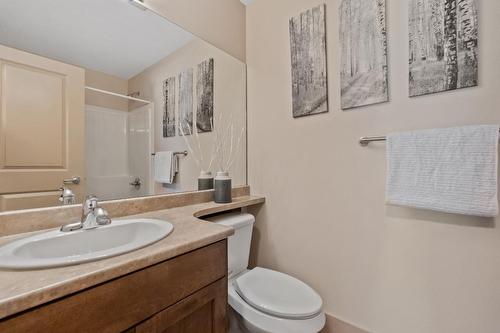 306 - 5570 Broadwater Rd, Robson, BC - Indoor Photo Showing Bathroom