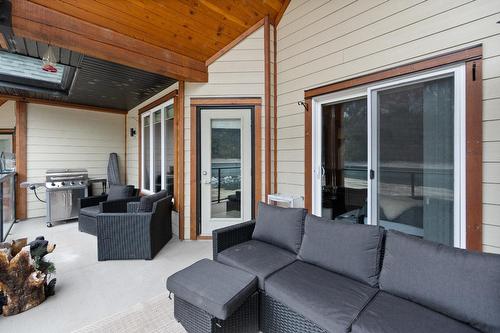 306 - 5570 Broadwater Rd, Robson, BC - Outdoor With Deck Patio Veranda With Exterior