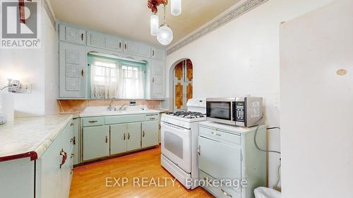 362 Duke Street W, Kitchener, ON - Indoor Photo Showing Kitchen