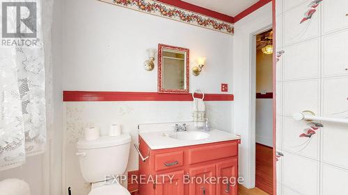 362 Duke Street W, Kitchener, ON - Indoor Photo Showing Bathroom