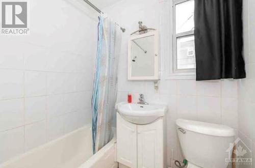 118 Marier Avenue, Ottawa, ON - Indoor Photo Showing Bathroom