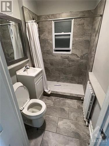 118 Marier Avenue, Ottawa, ON - Indoor Photo Showing Bathroom
