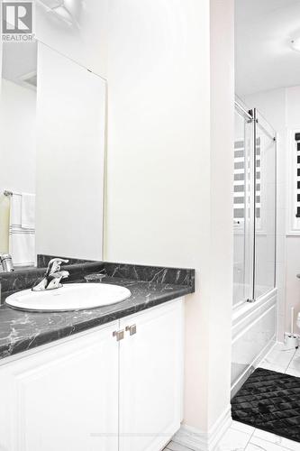 175 Vanilla Tr, Thorold, ON - Indoor Photo Showing Bathroom