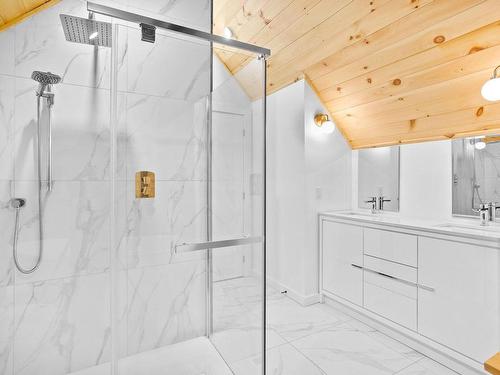 Bathroom - 234 Ch. Des Cormiers, Piedmont, QC - Indoor Photo Showing Bathroom