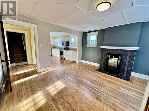 123 Pearl Street E, Brockville, ON - Indoor Photo Showing Living Room With Fireplace