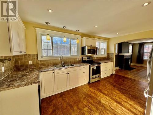 123 Pearl Street E, Brockville, ON - Indoor Photo Showing Kitchen With Double Sink