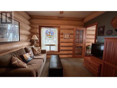 3764 Emerald Crescent, Lac La Hache, BC - Indoor Photo Showing Living Room