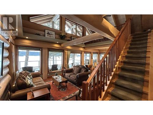 3764 Emerald Crescent, Lac La Hache, BC - Indoor Photo Showing Living Room
