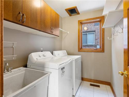 46 Benvenuto Crescent, Hamilton, ON - Indoor Photo Showing Laundry Room
