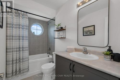 43 Wellington St E, Clearview, ON - Indoor Photo Showing Bathroom