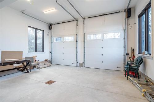 1250 Lakeshore Road W, St. Catharines, ON - Indoor Photo Showing Garage