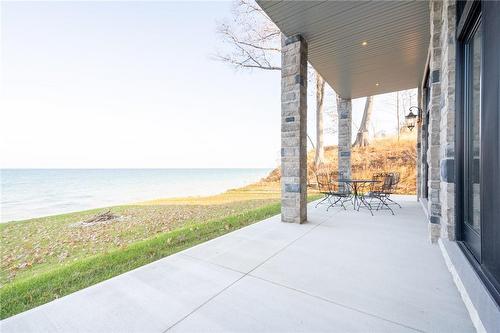 1250 Lakeshore Road W, St. Catharines, ON - Outdoor