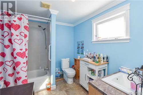405 Rue Saint-Raphaël Nord, Sainte-Marie-Saint-Raphaël, NB - Indoor Photo Showing Bathroom