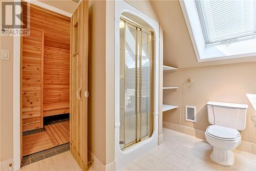 80 Munroe Avenue E, Renfrew, ON - Indoor Photo Showing Bathroom