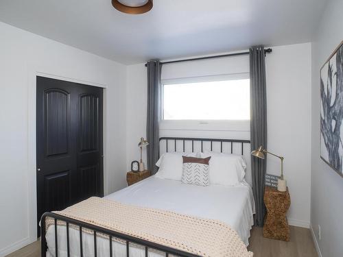 137 Glendale Crescent, Thunder Bay, ON - Indoor Photo Showing Bedroom