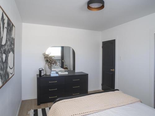 137 Glendale Crescent, Thunder Bay, ON - Indoor Photo Showing Bedroom