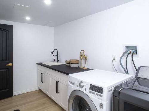 137 Glendale Crescent, Thunder Bay, ON - Indoor Photo Showing Laundry Room