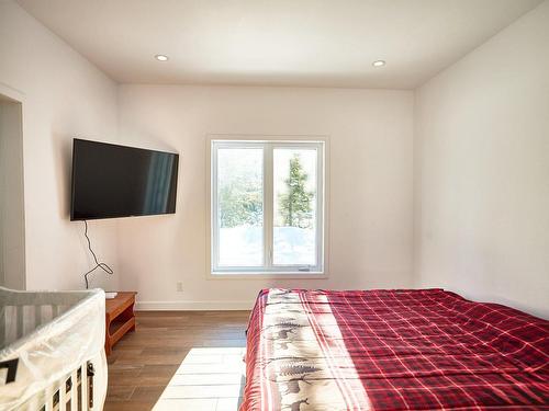 Chambre Ã  coucher principale - 8 Ch. Hervey, Saint-Donat, QC - Indoor Photo Showing Bedroom