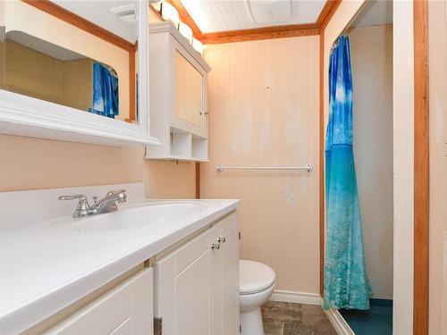 7-1745 Cowichan Bay Rd, Cowichan Bay, BC - Indoor Photo Showing Bathroom
