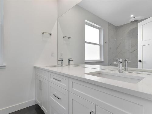 331 Pine St, Nanaimo, BC - Indoor Photo Showing Bathroom