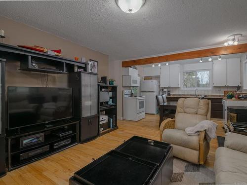 2381 Weeks Rd, Nanoose Bay, BC - Indoor Photo Showing Living Room