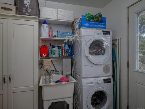 2381 Weeks Rd, Nanoose Bay, BC - Indoor Photo Showing Laundry Room