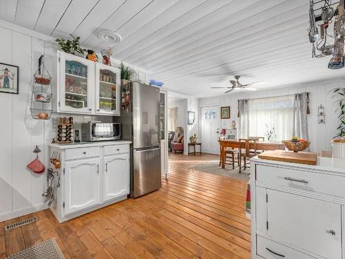 332 Tingley Street, Ashcroft, BC - Indoor Photo Showing Kitchen