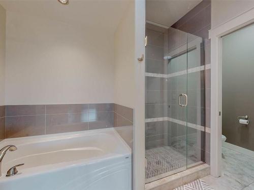 1-2000 Valleyview Drive, Osoyoos, BC - Indoor Photo Showing Bathroom